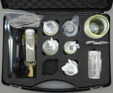 Wartungskoffer D06F Medium geöffnet – Filtereinsätze ES06F, Siebtassen SK06T, Schlüssel und O-Ringe