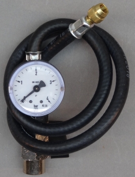 Ersatzmanometer, Wartungskoffer und zwei Füllgasdosen