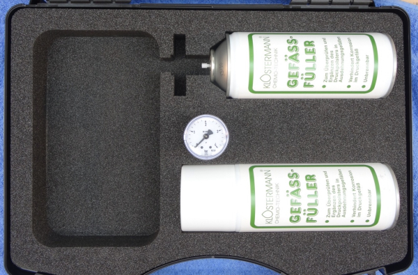 Ersatzmanometer, Wartungskoffer und zwei Füllgasdosen